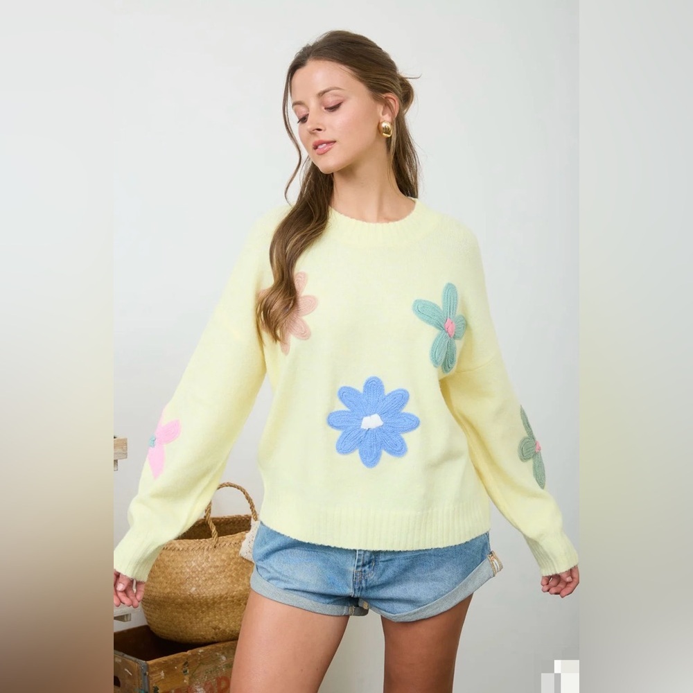 MULTI-COLOR CROCHET FLORAL DETAIL KNIT PULLOVER SWEATER